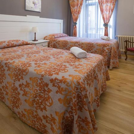 Apartamentos Turisticos Avila La Catedral Eksteriør bilde