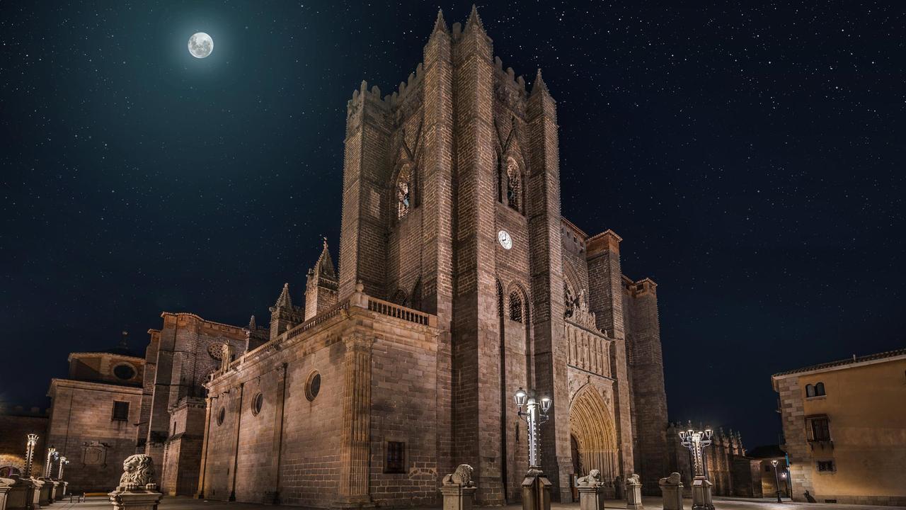 Apartamentos Turisticos Avila La Catedral Eksteriør bilde