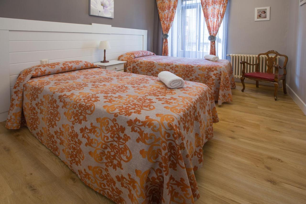 Apartamentos Turisticos Avila La Catedral Eksteriør bilde