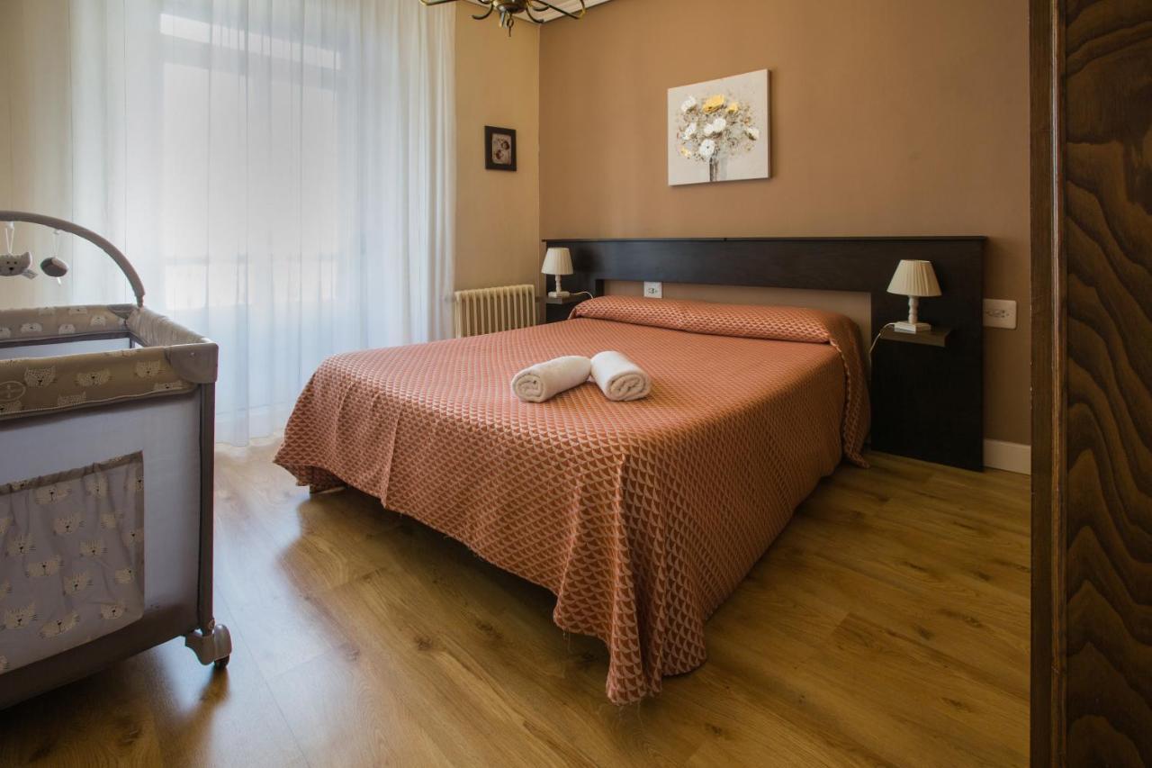 Apartamentos Turisticos Avila La Catedral Eksteriør bilde
